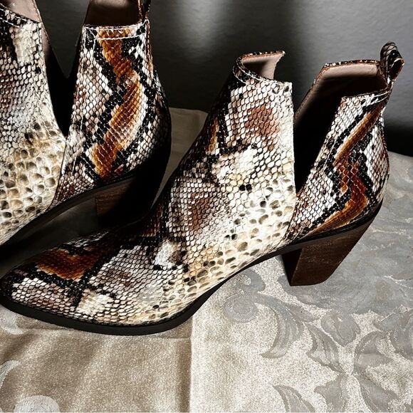 Very Volatile LA Faux python  Booties 8.5 - Picture 10 of 16
